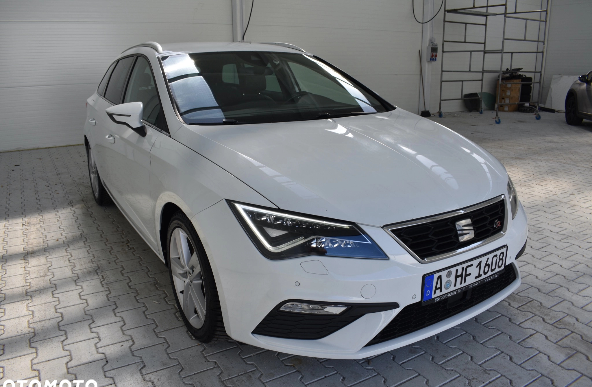 Seat Leon cena 56900 przebieg: 219000, rok produkcji 2018 z Zdzieszowice małe 781